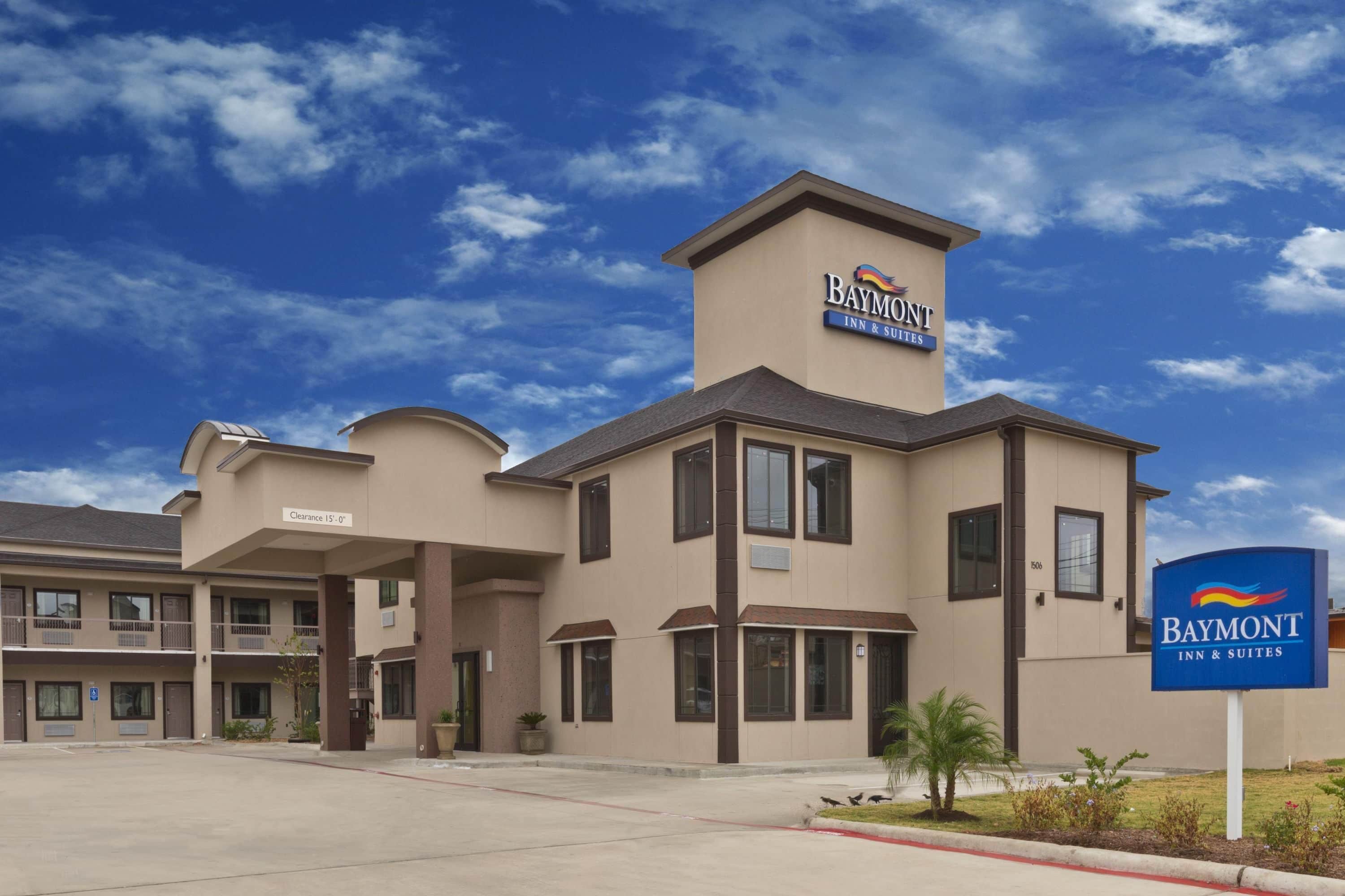 A Baymont Inn & Suites building with a clear sky.