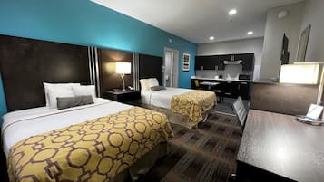 Suite, 2 Tempat Tidur Queen, Bebas Asap Rokok, dapur kecil | Seprai premium, bantalan ekstra lembut, dan meja kerja