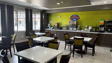 Café da manhã continental grátis todos os dias