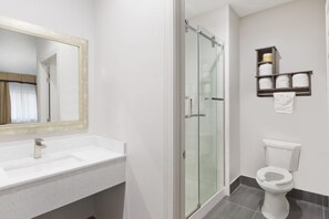 Premium bedding, pillow-top beds, desk, blackout curtains - Baymont by Wyndham Bryan College Station (Bryan)