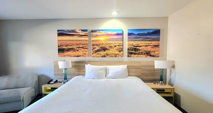 Days Inn & Suites by Wyndham Katy