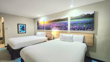 Habitación Confort, 2 camas de matrimonio, accesible para personas con discapacidad, no fumadores | Ropa de cama de alta calidad y escritorio