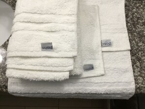 Combined shower/tub, hair dryer, towels - Days Inn & Suites by Wyndham Katy (Katy)