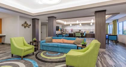 Days Inn & Suites by Wyndham Katy
