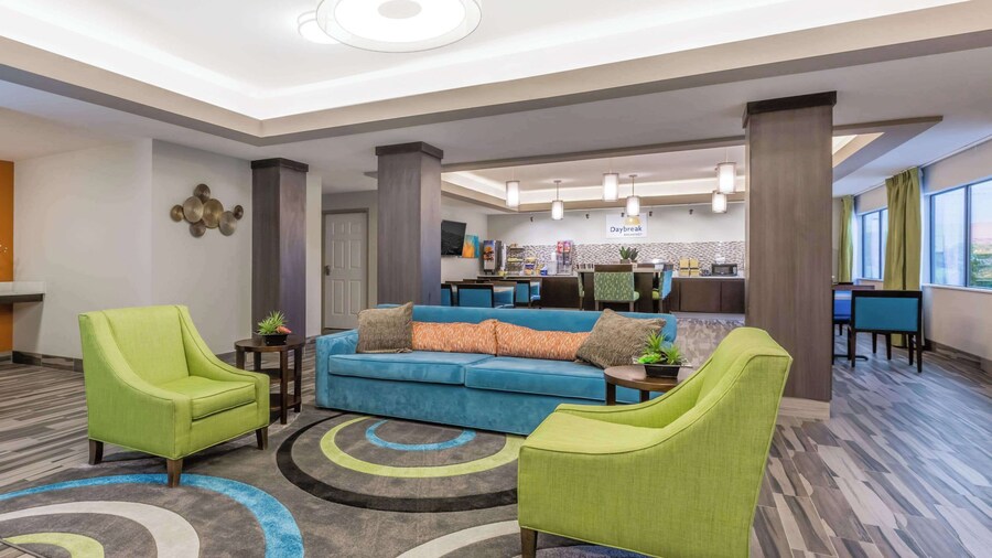 Days Inn & Suites by Wyndham Katy