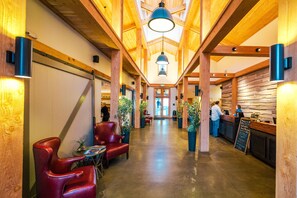 Interior entrance - Rush Creek Lodge and Spa at Yosemite (Groveland)