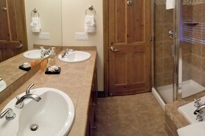 Stadtwohnung, 4 Schlafzimmer | Badezimmer | Duschwanne, Haartrockner, Handtücher