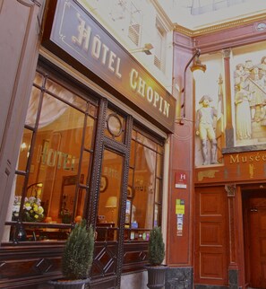 Property entrance - Hôtel Chopin (Paris)