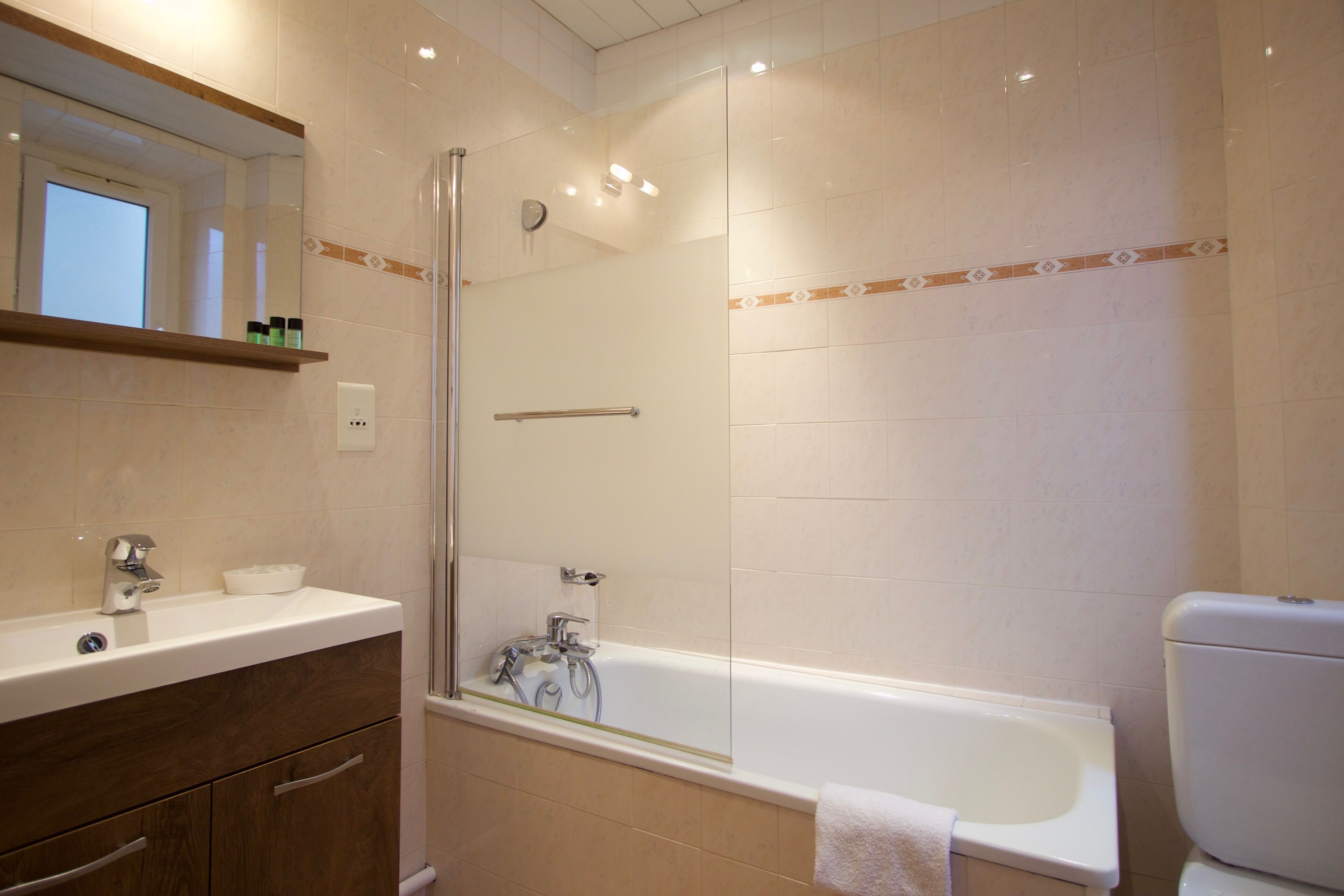 classic room | bathroom | free toiletries, hair dryer, towels