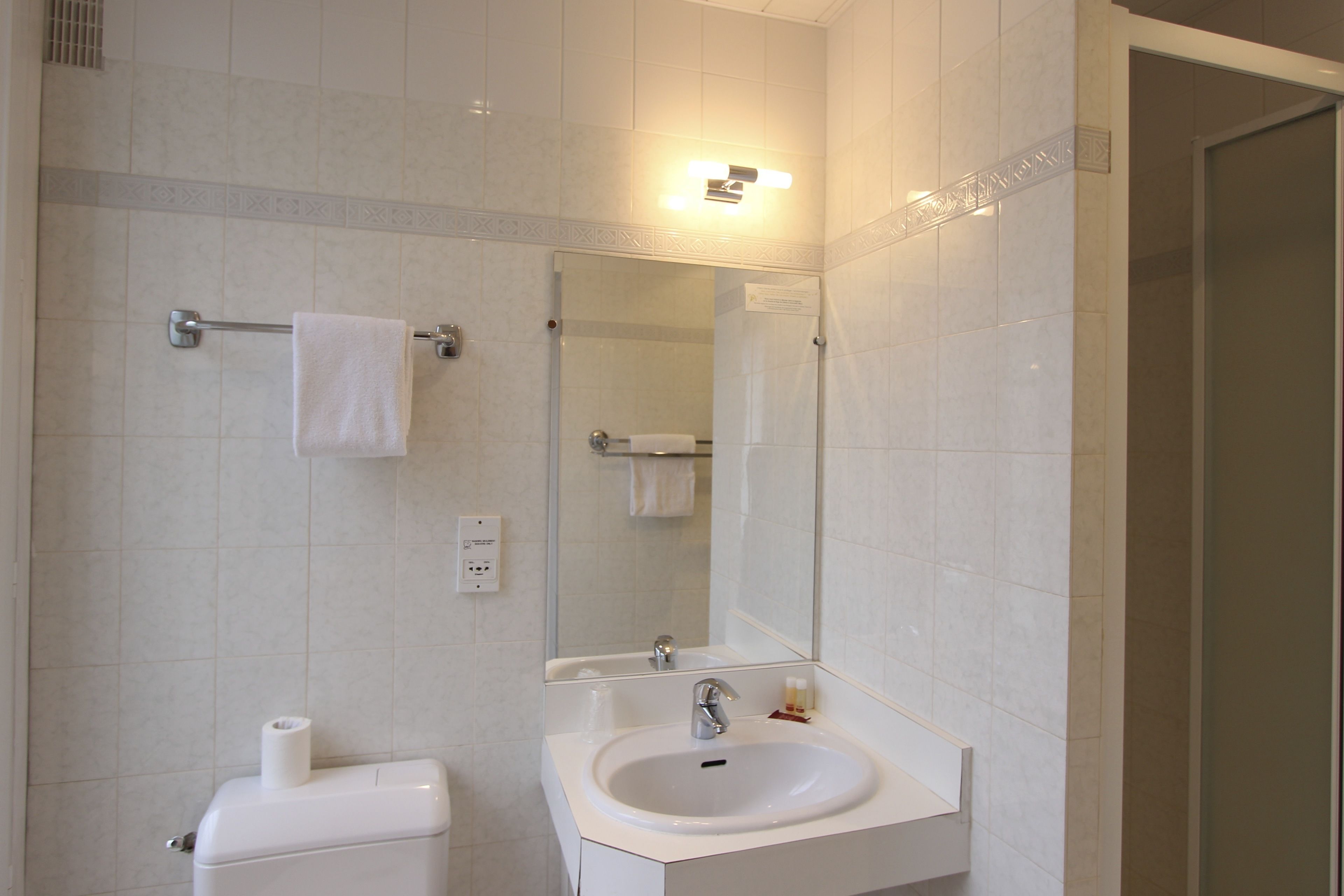 classic room | bathroom | free toiletries, hair dryer, towels