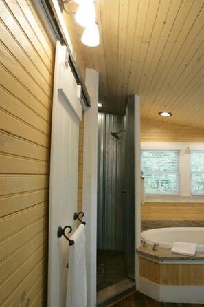 小屋, 1 间卧室, 按摩浴缸 | 浴室 | 名牌洗护用品、吹风机