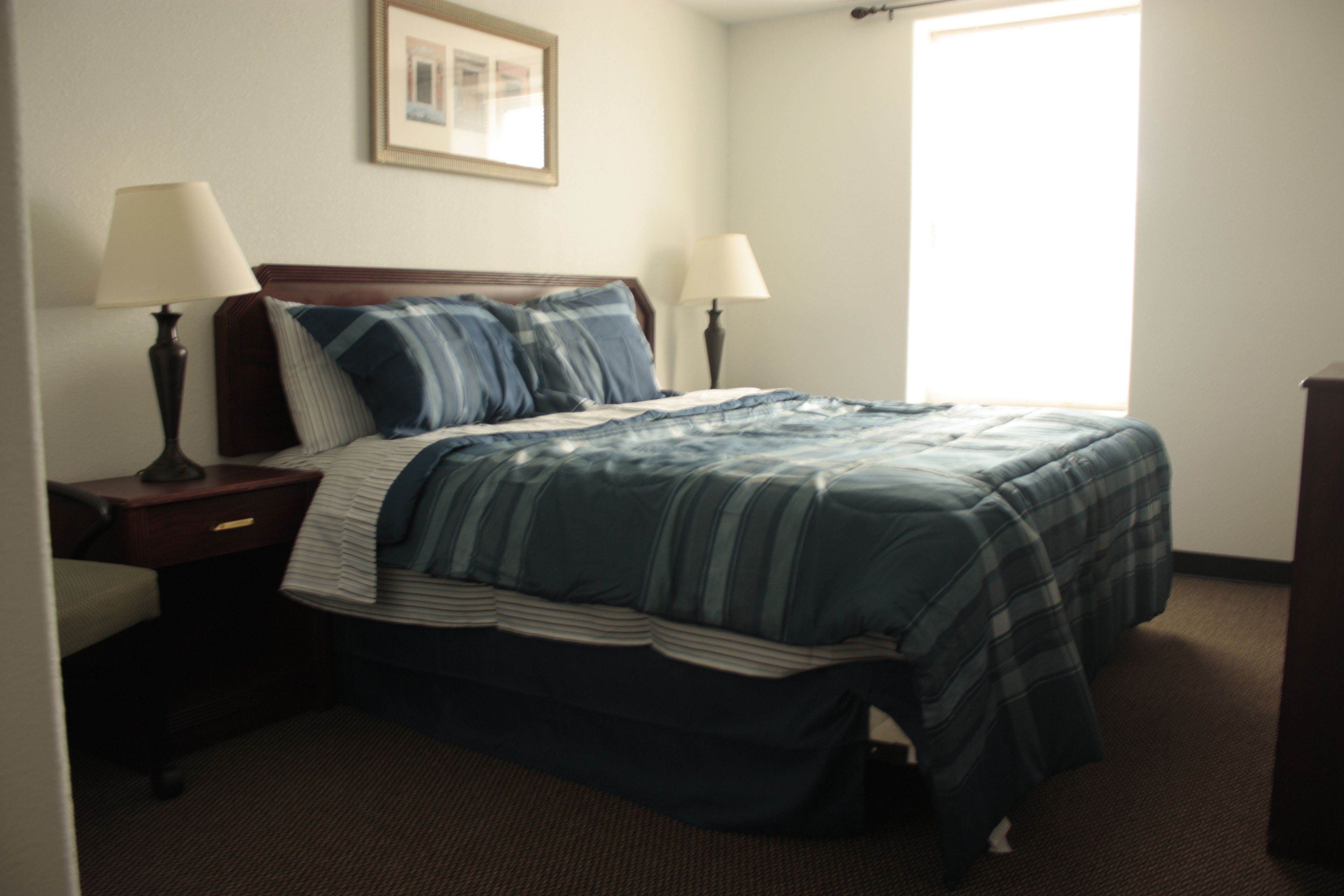 Premium bedding, desk, soundproofing, free WiFi