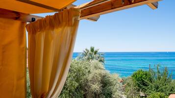 Departamento Deluxe, 1 habitación | Caja de seguridad en la habitación, escritorio y insonorización