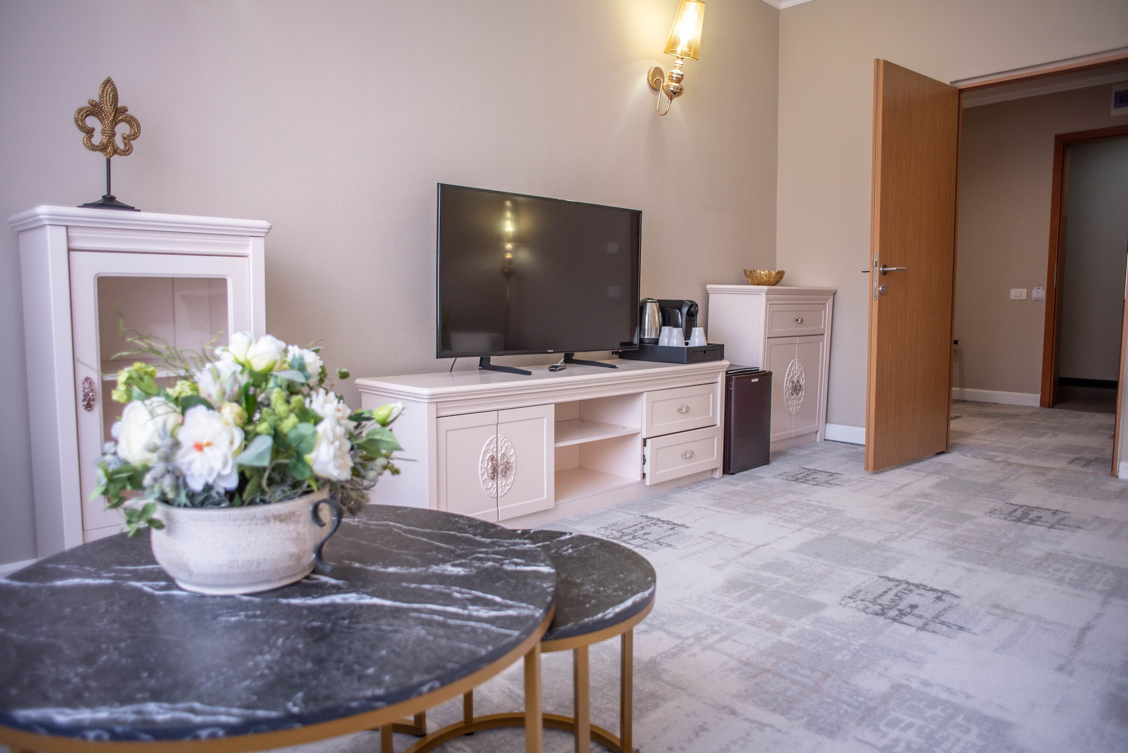 suite | 1 bedroom, minibar, in-room safe, desk