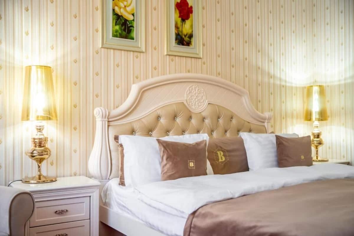 Basic Room with Armchair Triple Use | 1 bedroom, minibar, in-room safe, desk