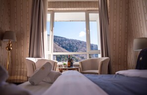 Phòng Suite | Minibar, két bảo mật tại phòng, bàn 