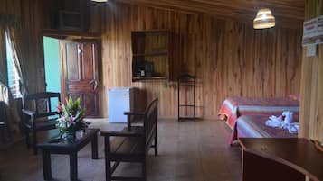 Literie de qualité supérieure, coffres-forts dans les chambres, bureau