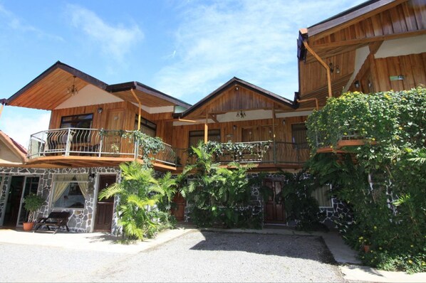 Front of property - Historias Lodge (Monteverde)