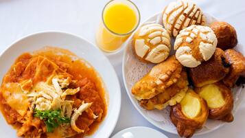 Petit déjeuner buffet (390 MXN par personne)