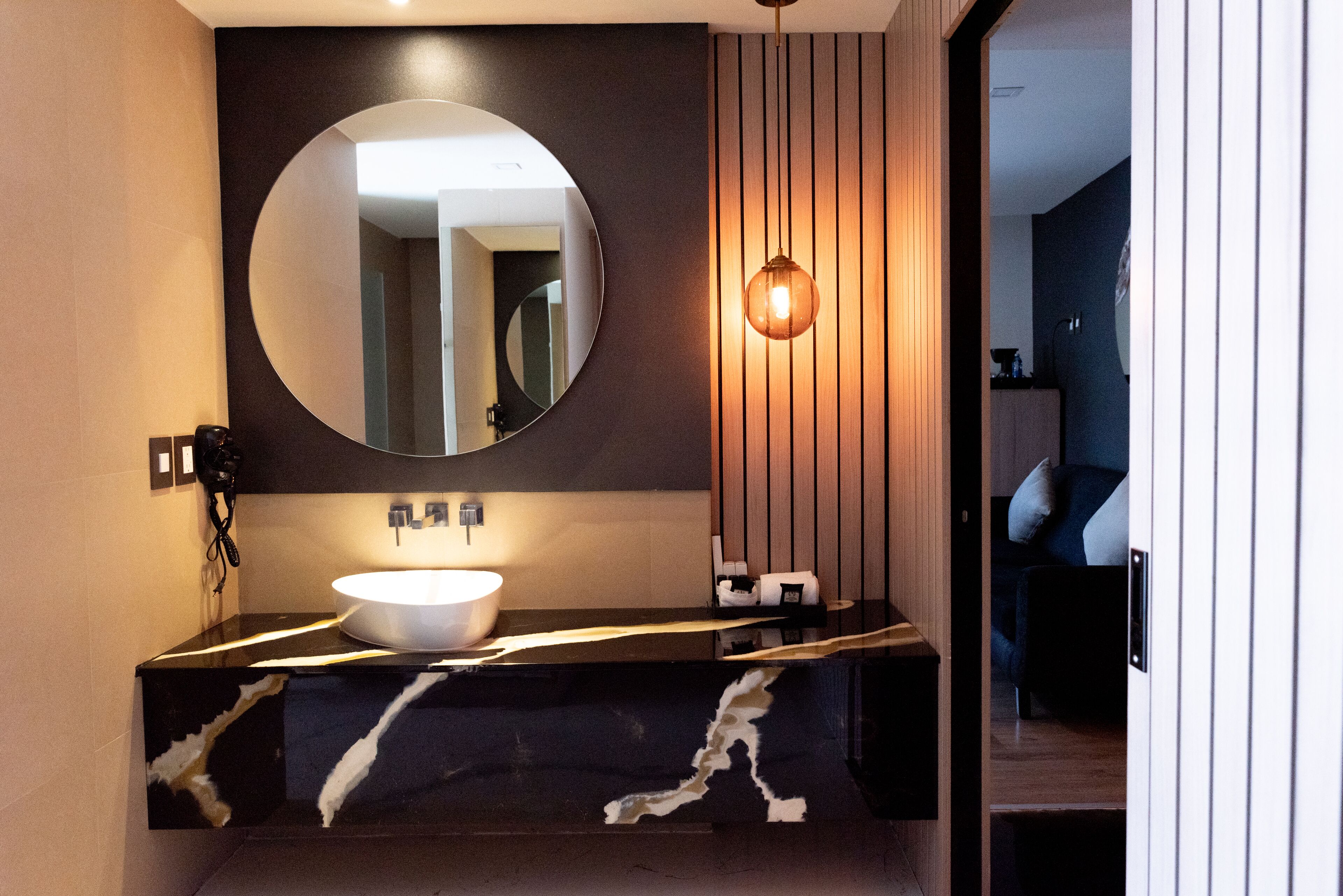 junior suite | bathroom | shower, free toiletries, hair dryer, towels