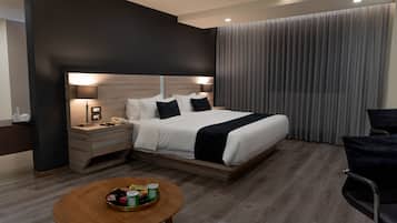 Junior Suite | In-room safe, desk, soundproofing, iron/ironing board