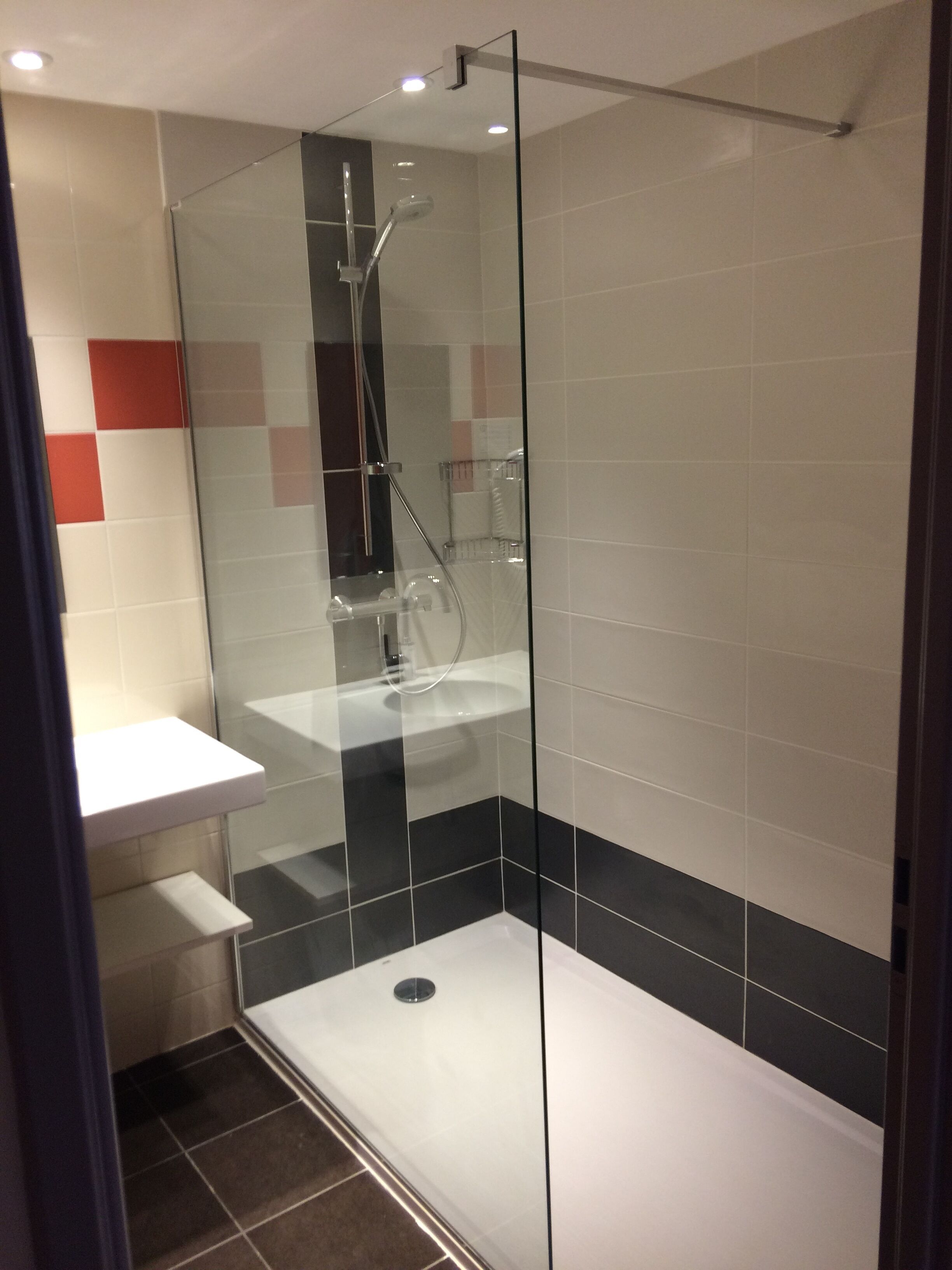 single room | bathroom | shower, rainfall showerhead, free toiletries, hair dryer