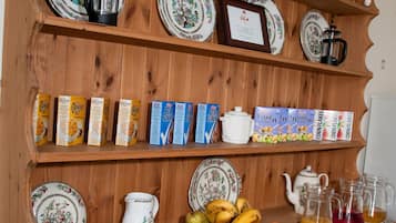 Free daily English breakfast