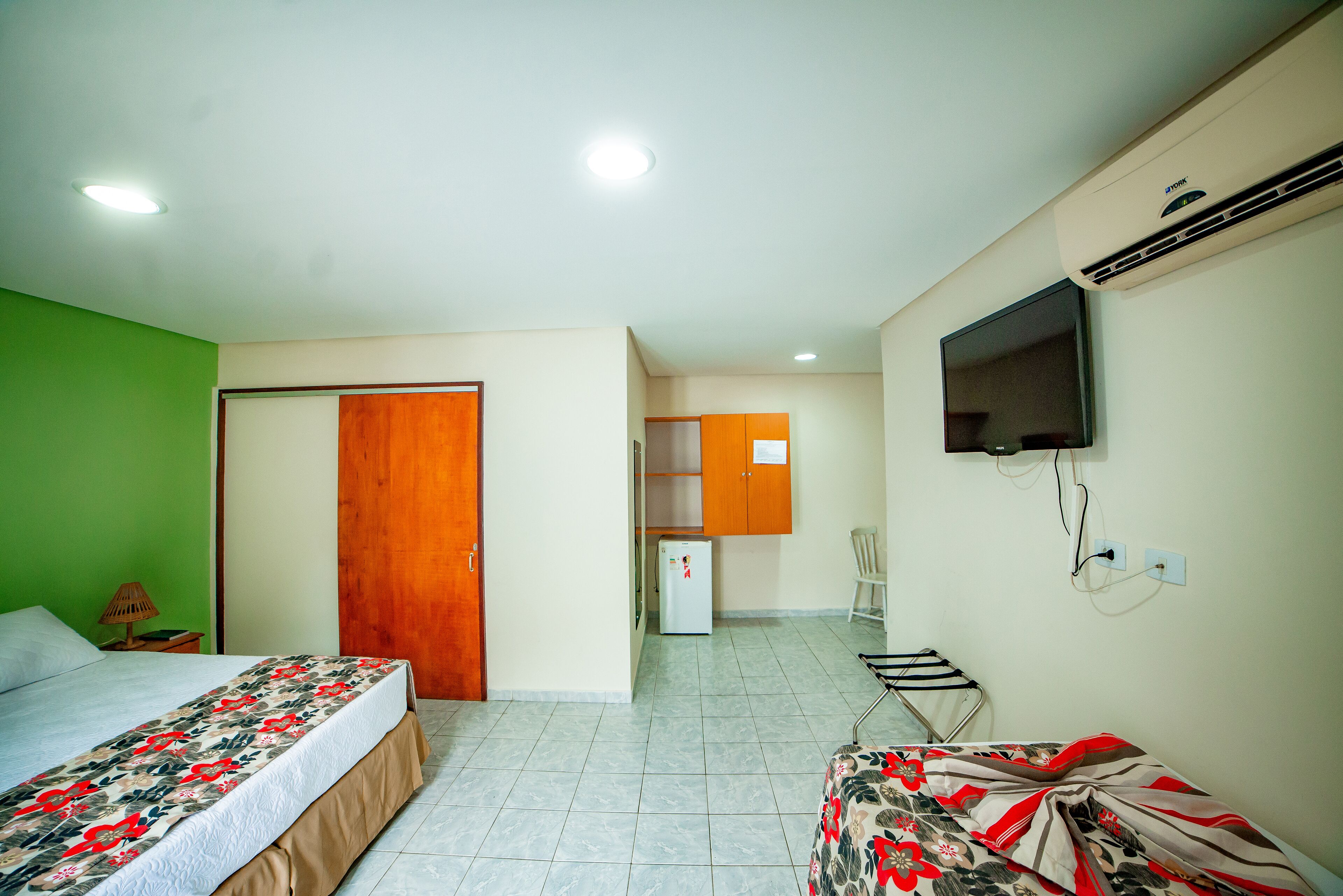 deluxe room | minibar, free cots/infant beds, free wifi, bed sheets