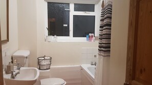 Standard Apartment, 2 Bedrooms | Bathroom