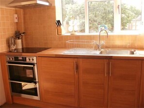 Standard House, 3 Bedrooms | Private kitchenette