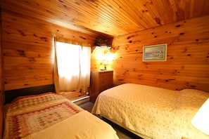 Cottage tiện nghi đơn giản, 2 phòng ngủ, phòng tắm riêng, quang cảnh biển | Phòng cách âm, bàn ủi/dụng cụ ủi quần áo