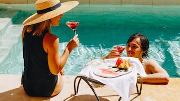 Seasonal outdoor pool, pool umbrellas, sun loungers