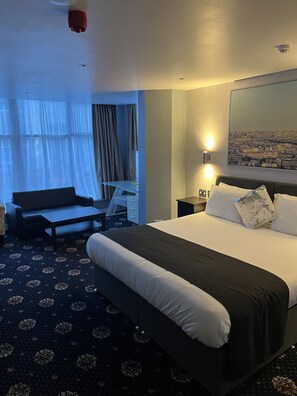 Iron/ironing board, free cots/infant beds, free WiFi, bed sheets - Shores Holiday Apartments (Blackpool)