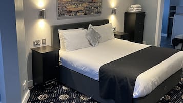 Deluxe Studio, Ground Floor (Chillingham) | Iron/ironing board, free cribs/infant beds, free WiFi, bed sheets