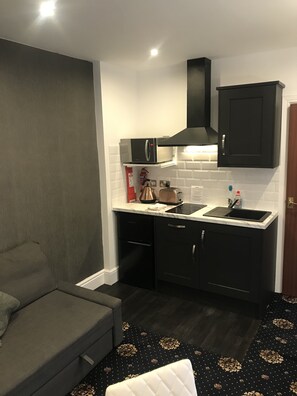 Appartamento Standard (Alnwick, First Floor) | Angolo cottura privato | Frigorifero con congelatore, microonde, piano cottura