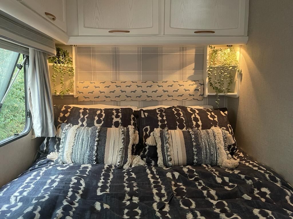 Mobile Home, Ensuite (Caravan) | Meja, kalis bunyi, Wi-fi percuma, cadar katil 