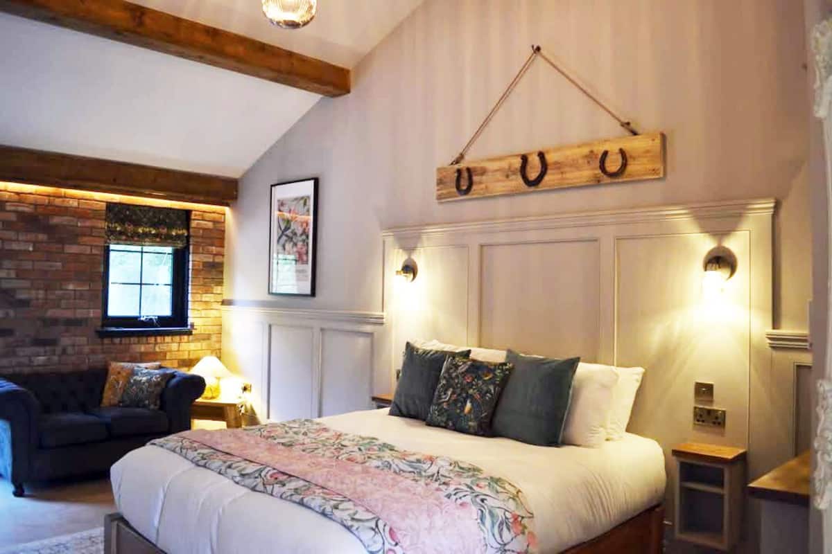 Dobbeltrom – deluxe (King Room 14) | Skrivebord, lydisolert, wi-fi (inkludert) og sengetøy