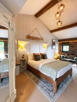 Quarto casal luxo (King Room 13) | Escrivaninha, quartos à prova de som, Wi-Fi de cortesia, roupa de cama