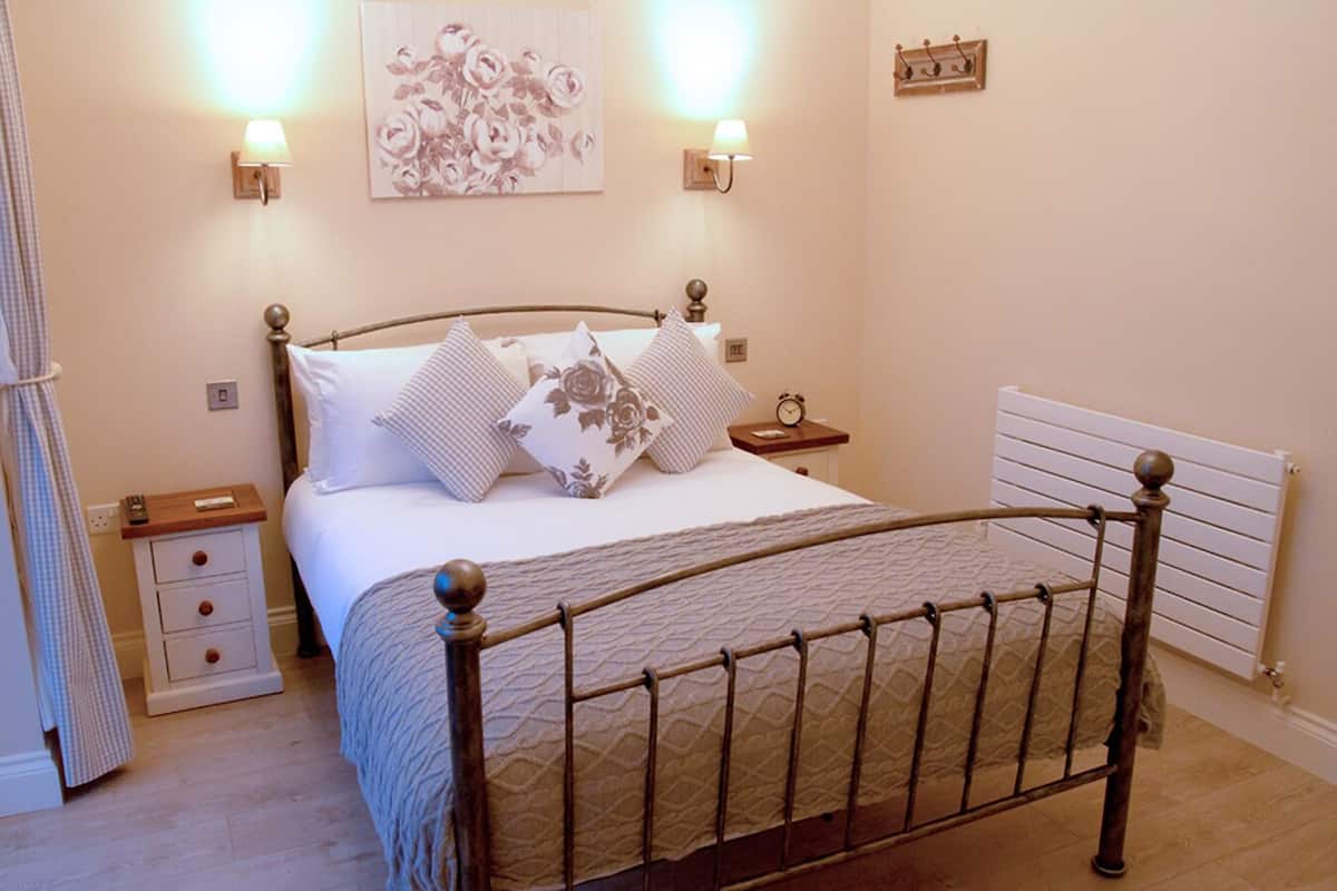 Standard Double Room (room 5) | Desk, soundproofing, free WiFi, bed sheets