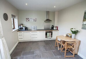 Family Chalet, 1 Bedroom | Private kitchen