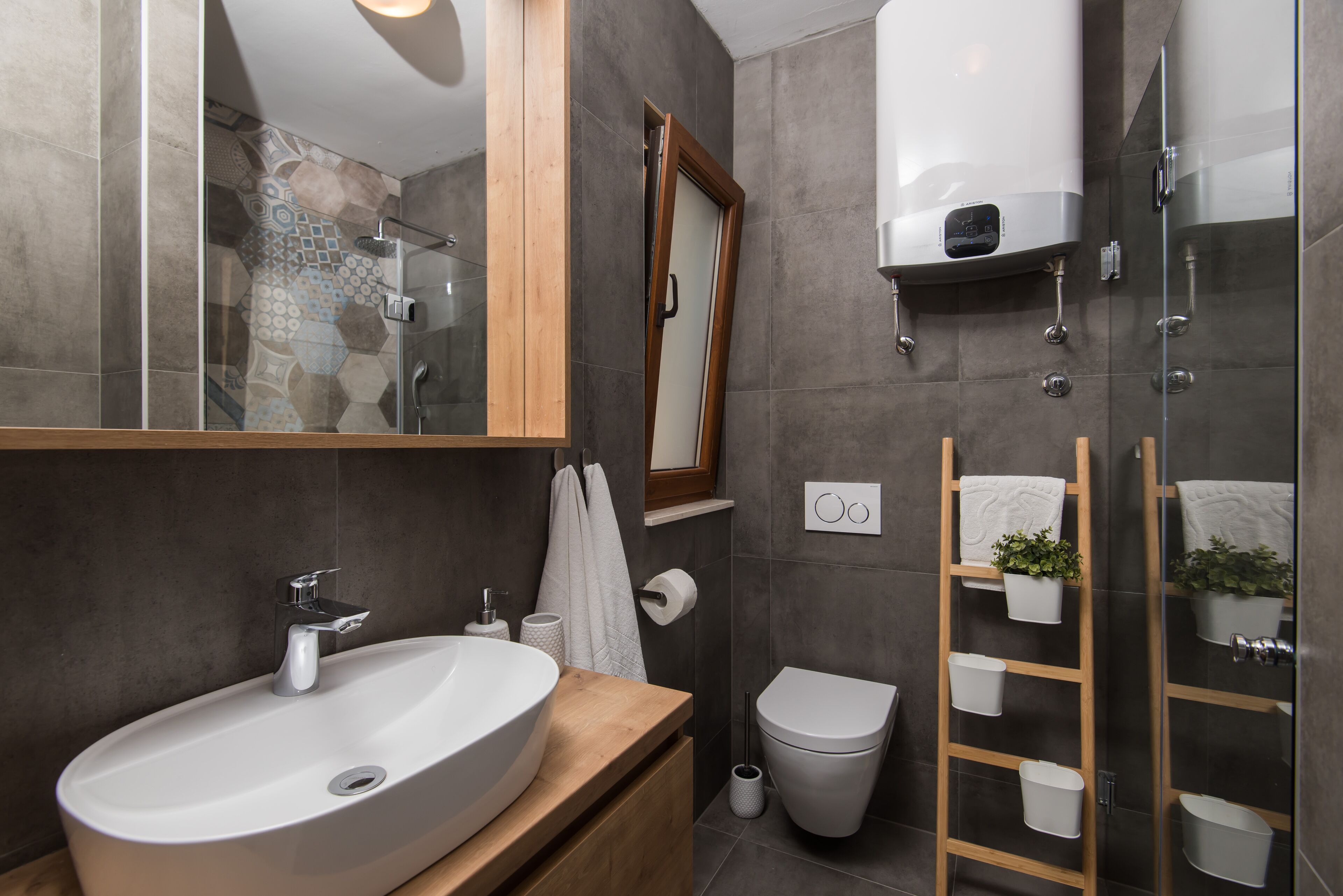 exclusive apartment, 1 bedroom, sea view | bathroom | shower, rainfall showerhead, free toiletries, hair dryer