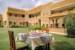 Outdoor dining - Heritage Inn (Jaisalmer)