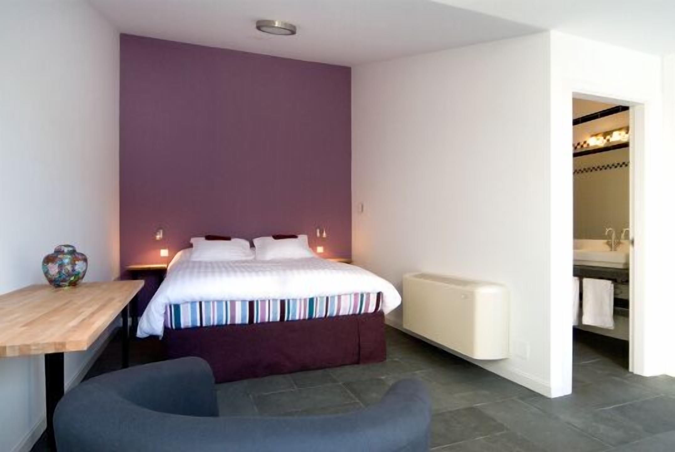 premium bedding, minibar, desk, blackout curtains