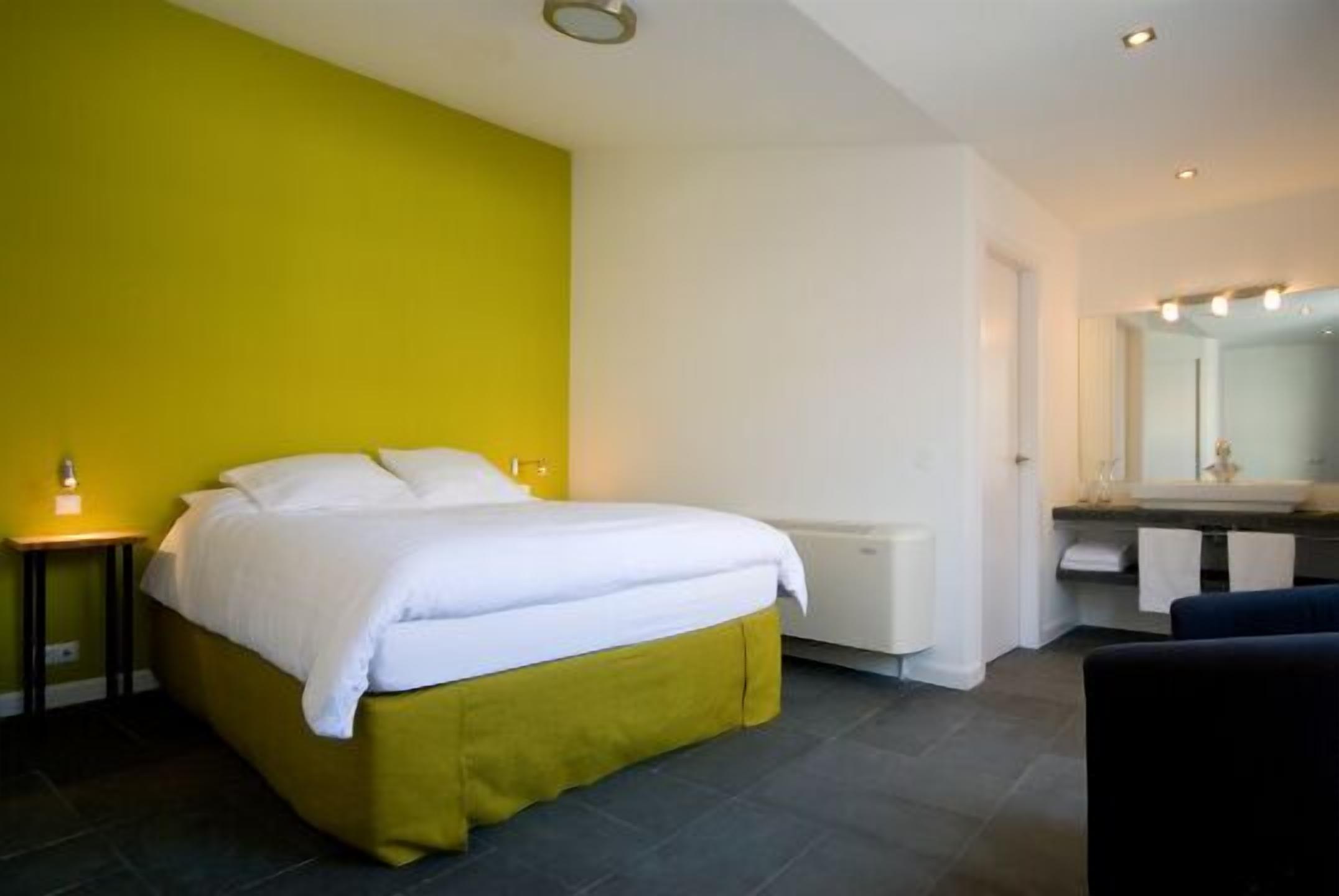 premium bedding, minibar, desk, blackout curtains