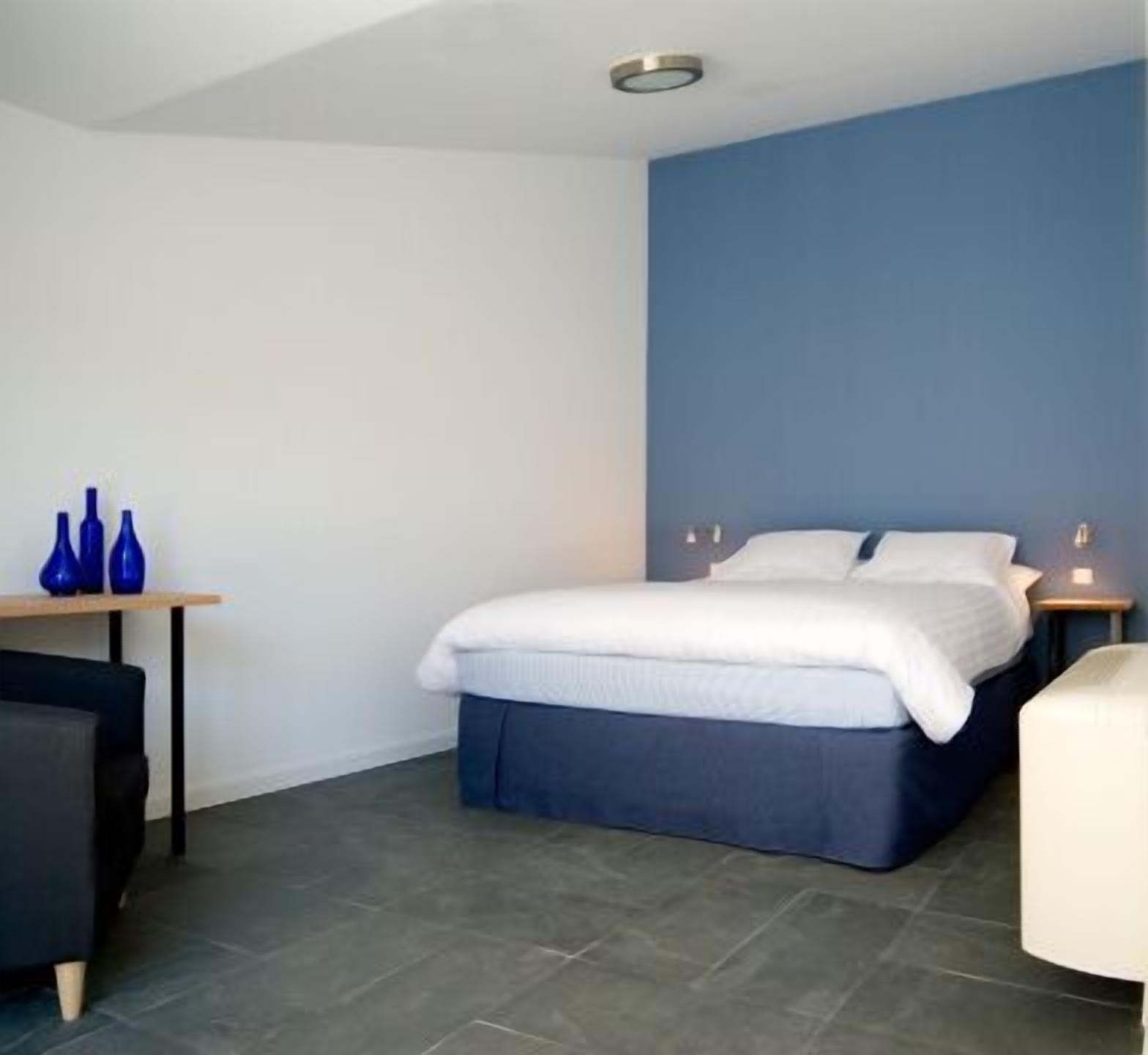 premium bedding, minibar, desk, blackout curtains