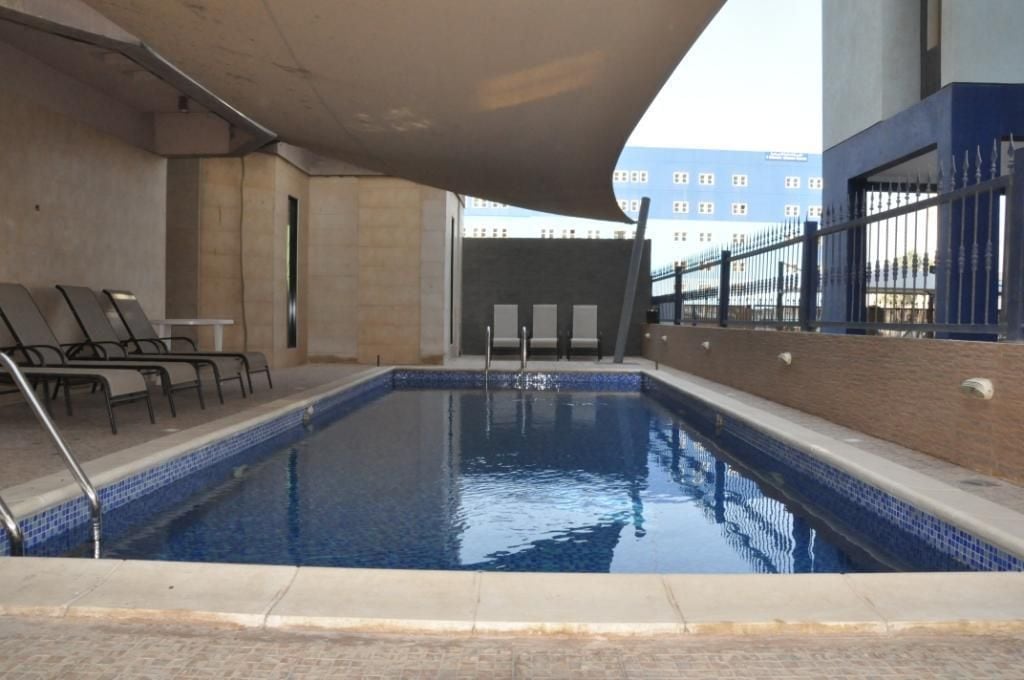 حمام سباحة