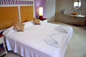 Villa supérieure, 1 très grand lit, rez-de-chaussée | Accès au Wi-Fi (inclus)