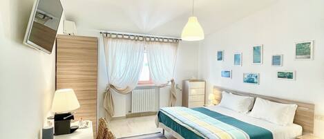 Triple Room, Non Smoking, Private Bathroom | Down duvets, pillow-top beds, minibar, individually decorated