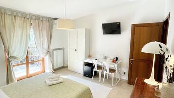 Double Room, 1 Queen Bed, Non Smoking, Shared Bathroom | Down comforters, pillowtop beds, minibar, individually decorated