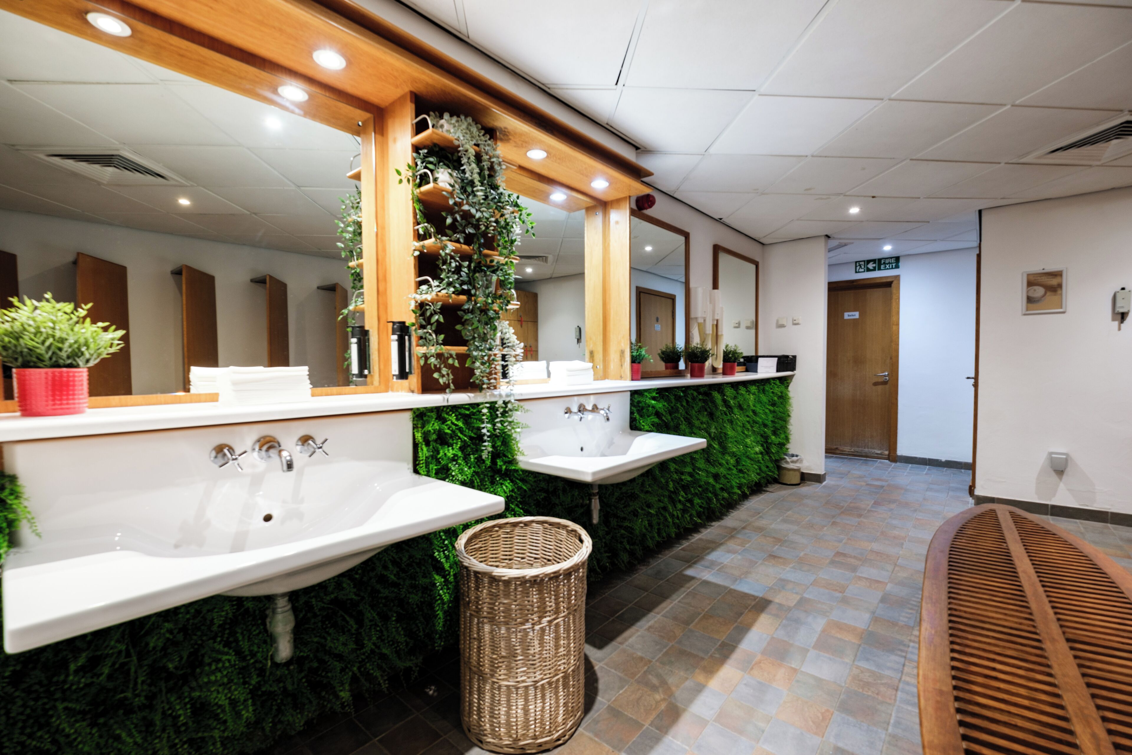 sauna, hot tub, steam room, body treatments, body scrubs, facials